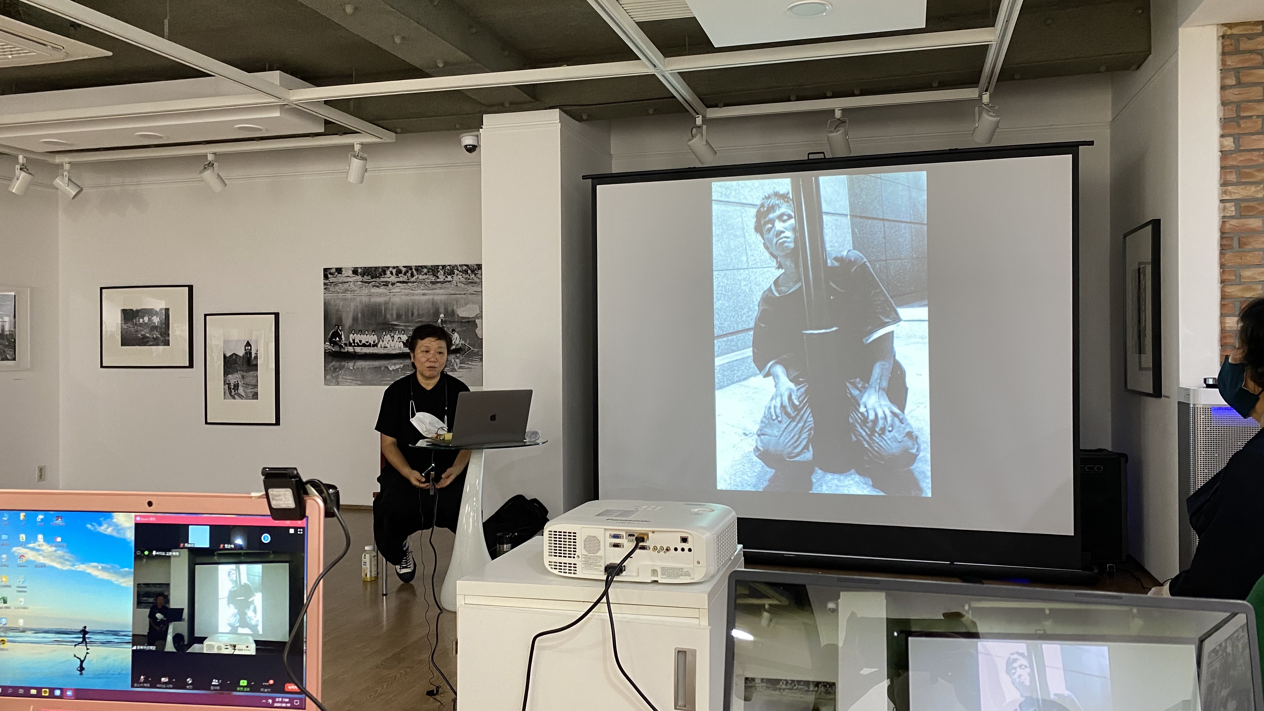 2020 양성평등 토론회 - 「충북여성의 삶」 사진전 "어찌 아름답지 않으리오“ - '다큐멘터리 사진가 한금선이 보는 세상'