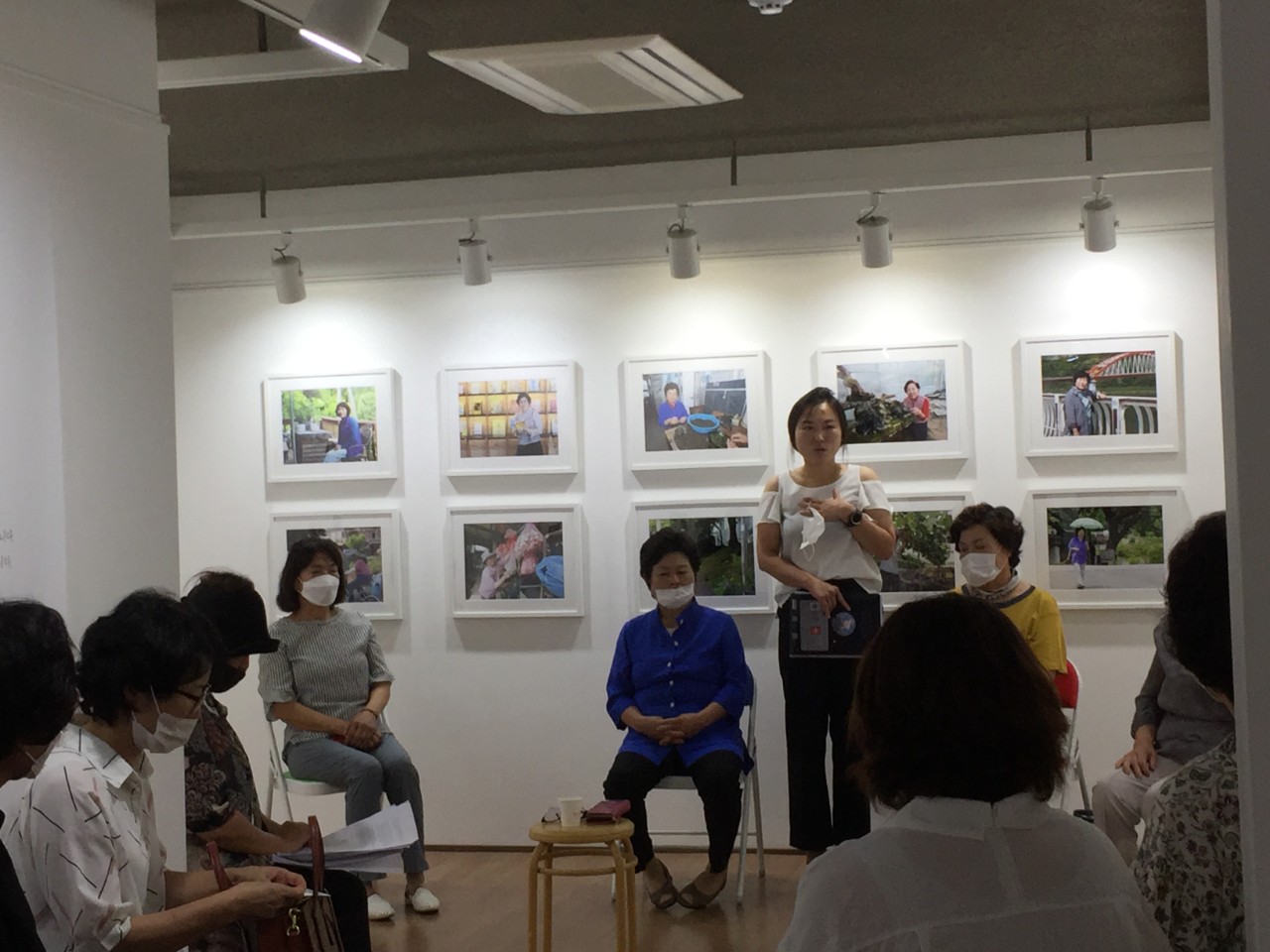 2020 양성평등 토론회 - 「충북여성의 삶」 사진전 "어찌 아름답지 않으리오“ - 충북 향토여성의 삶과 기록